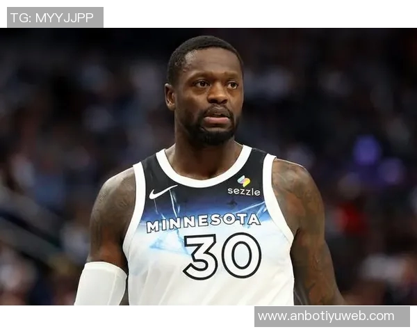 兰德尔表现平平全场10投仅4中贡献16分5篮板1助攻次节状态低迷未能得分